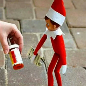 20 Disturbing Photos The Elf On The Shelf Never Wanted You To See
