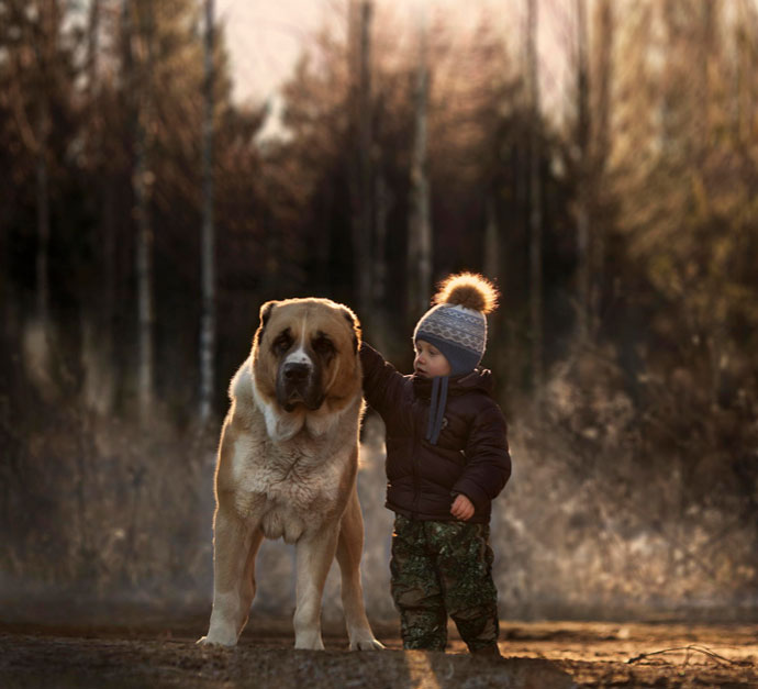 Mothers-Incredible-Photos-Capture-Her-Young-Sons-Magical-Bond-With-Animals-1