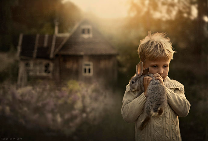 Mothers-Incredible-Photos-Capture-Her-Young-Sons-Magical-Bond-With-Animals-11