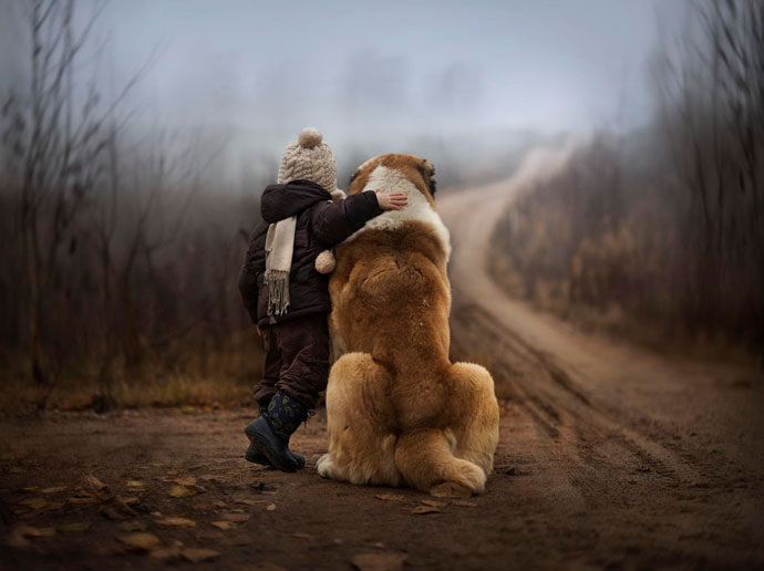 Mothers-Incredible-Photos-Capture-Her-Young-Sons-Magical-Bond-With-Animals-12